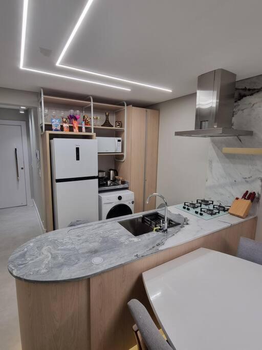 Lindo Apto Frente Mar Novinho 2suites+garagem * Balneario Camboriu